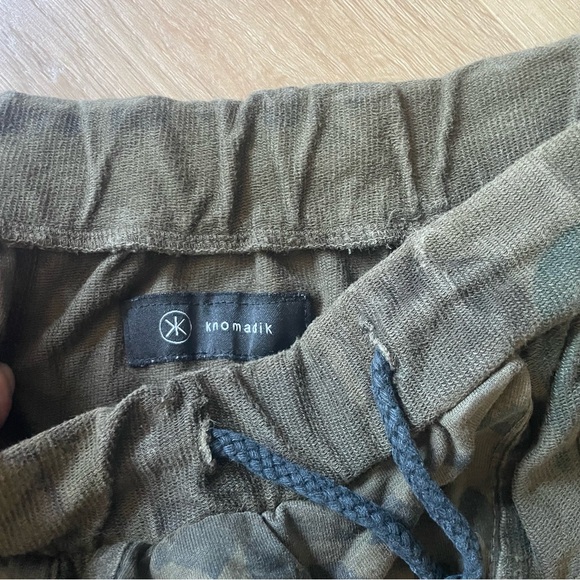 Knomadik Daniel Patrick Drop Crotch Cropped Jogger Sweatpants - Picture 3 of 3